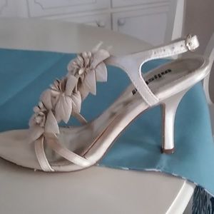 Champagne flowered short heel